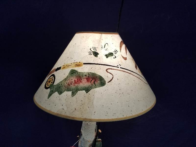 lot 34 image: Lamp