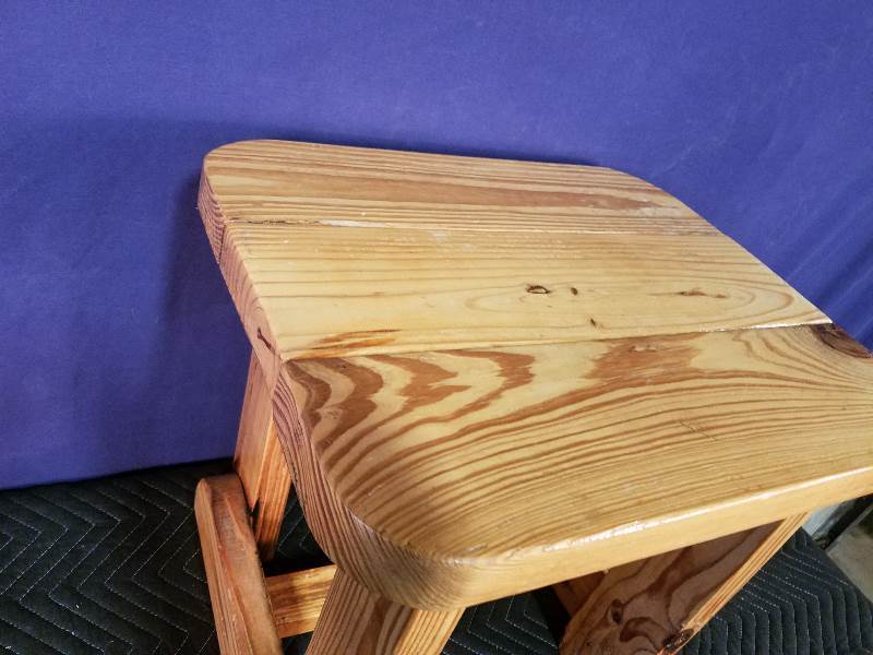 lot 39 image: Table