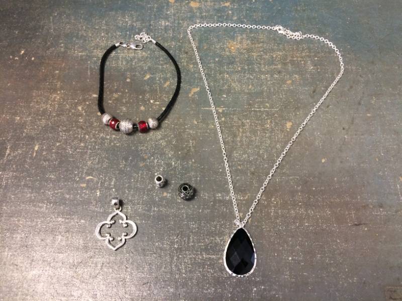 lot 59 image: Purses and Costume Jewelry
