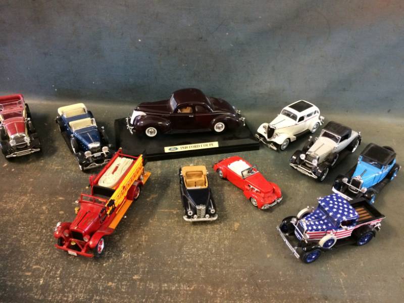 lot 11 image: Replica Cars