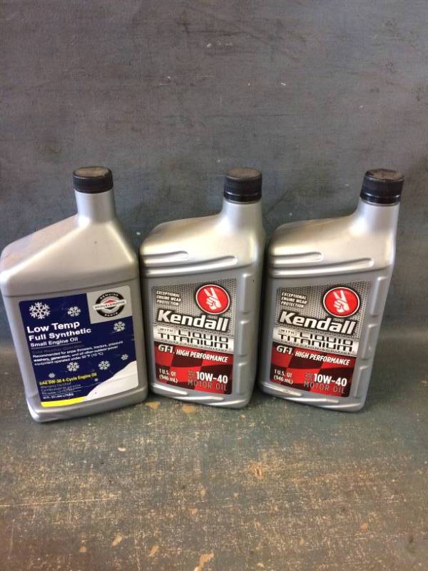 lot 21 image: Engine Oil
