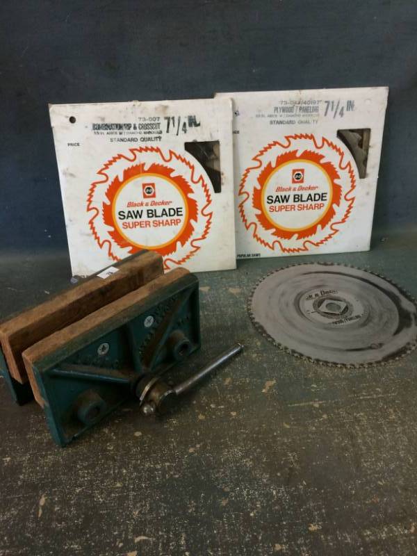 lot 23 image: Bench Vise and Saw Blades