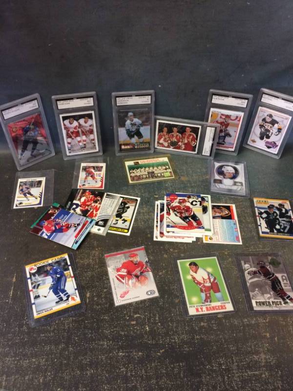 lot 47 image: Hockey Card Collection with Rookies, Stars, GradedSlabbed and More