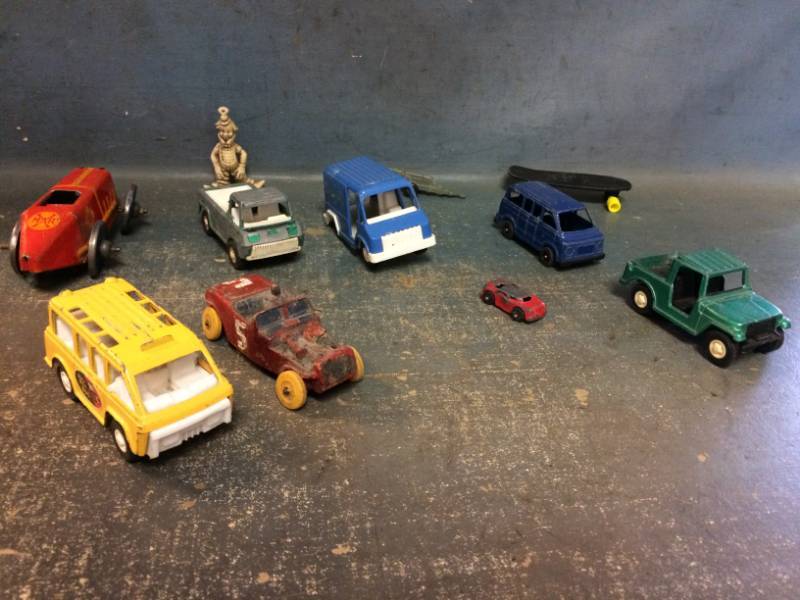 lot 68 image: Metal and Plastic Cars and Trucks