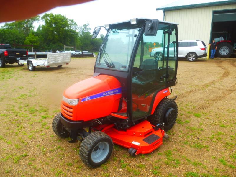 lot 2 image: 2016 Simplicity Legacy XL Diesel Lawn Tractor