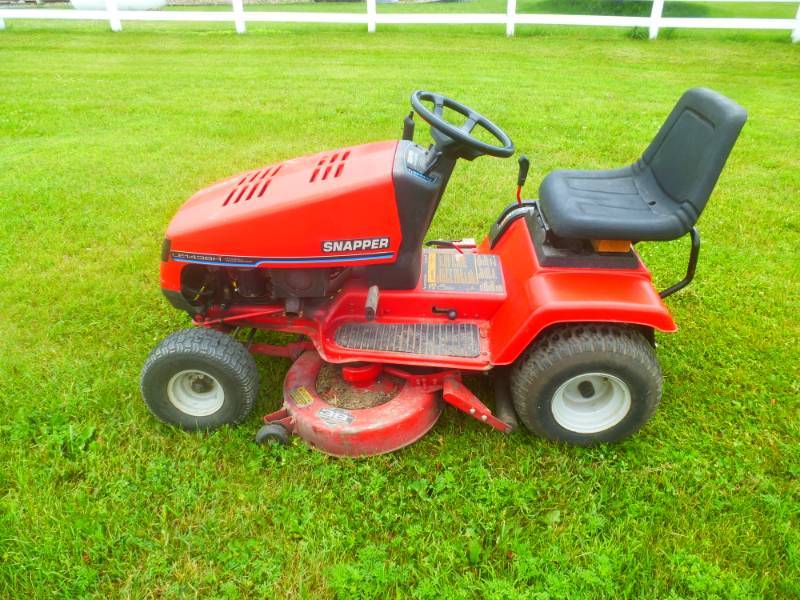 lot 6 image: Snapper Lawn Tractor
