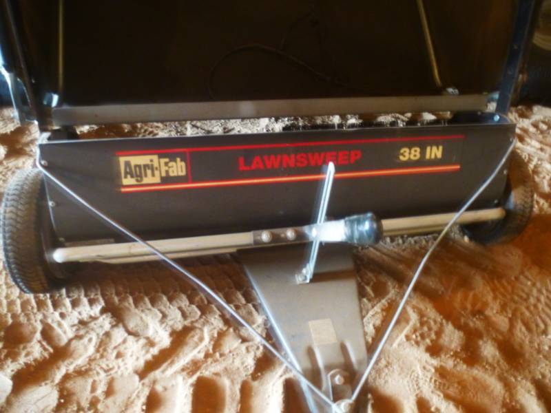 lot 7 image: Agri Fab Sweeper 38