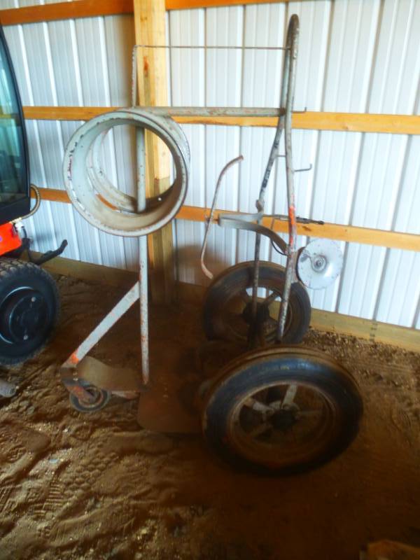 lot 10 image: Acetylene Torch Cart