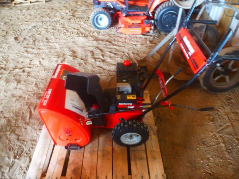 lot 11 image: MTD Yard Machine Snow Blower