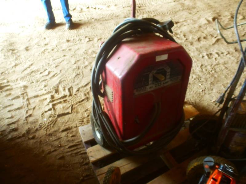 lot 14 image: Lincoln Welder