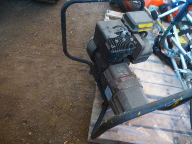 lot 16 image: Homelite 2500 Generator