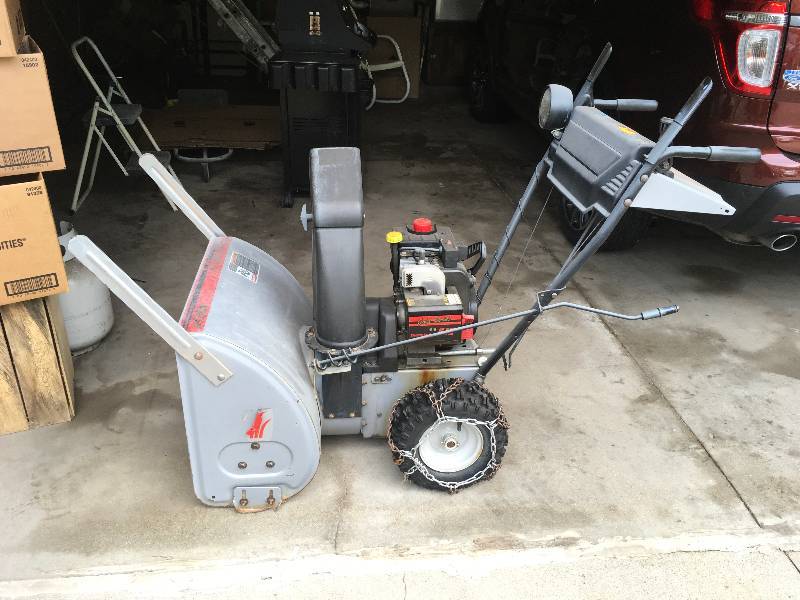 lot 544 image: Yard Machines 5 HP24 Snowblower W Electric Start