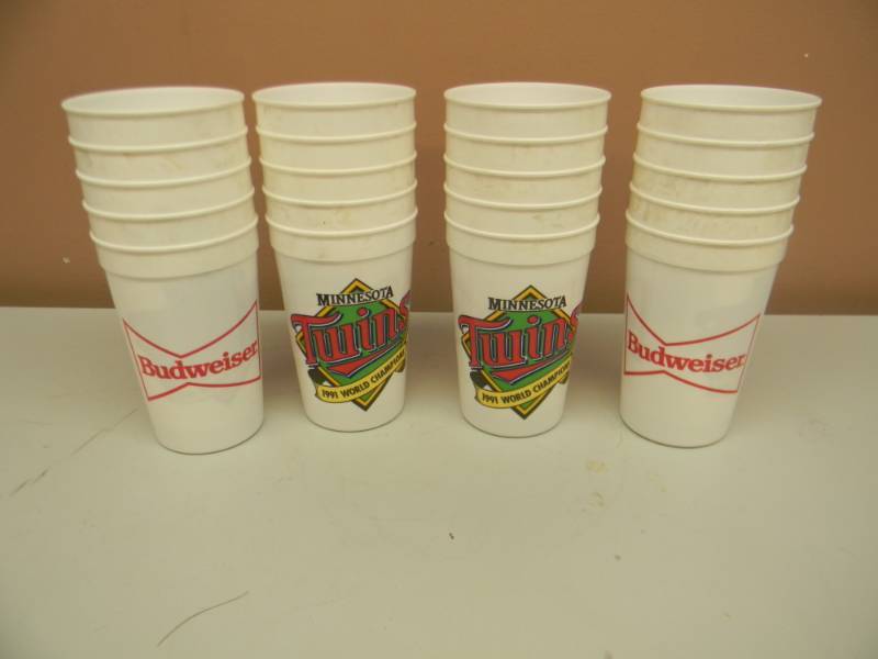 lot 56 image: 20 VINTAGE TWINS 1991 WORLD SERIES CUPS - GREAT FOR A PARTY - SEE PICTURES