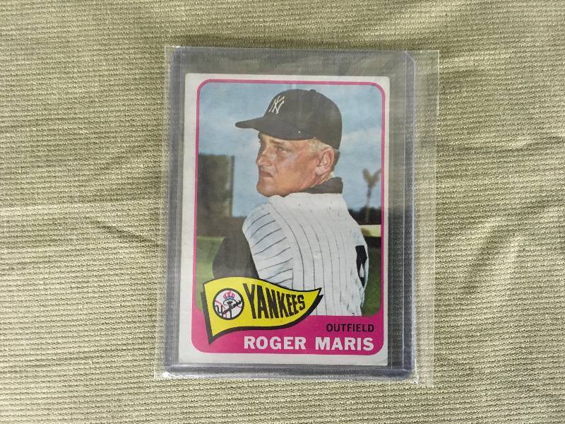 lot 364 image: 1965 Roger Maris Card