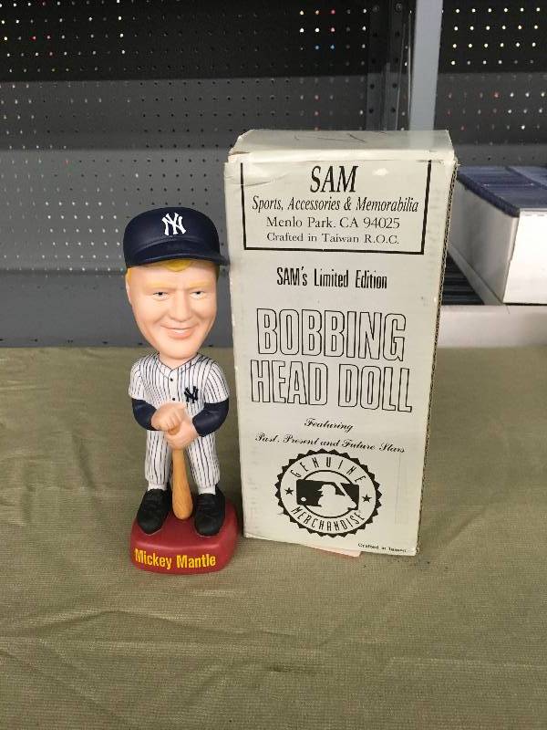 lot 376 image: Mickey Mantle Porcelain Bobble Head 0093,000