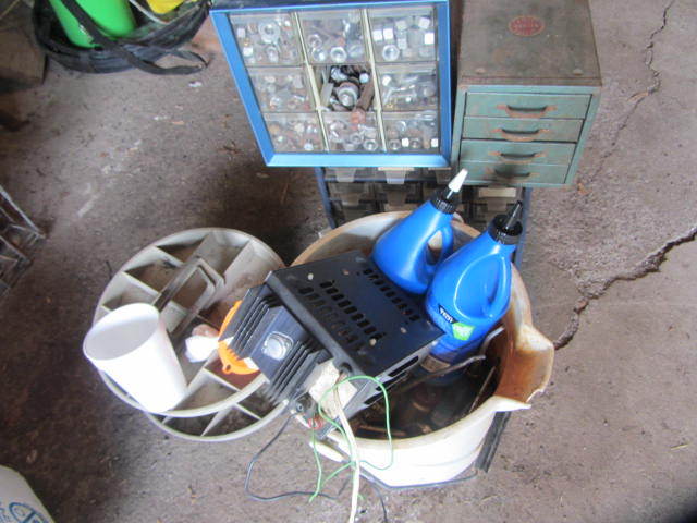Hardware, Oil Cans