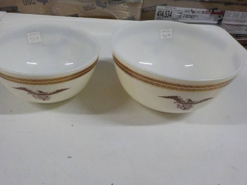 2 Matching Pyrex Bowls...
