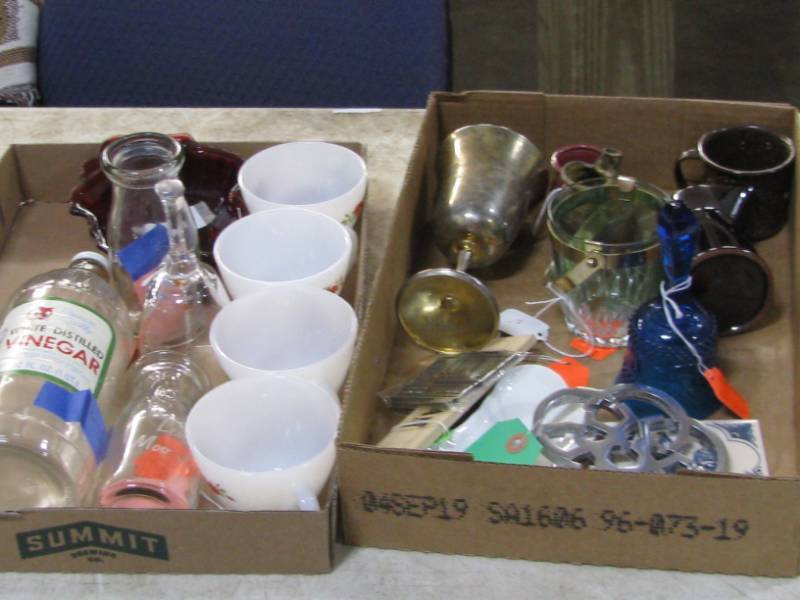 lot 4 image: Misc Glassware