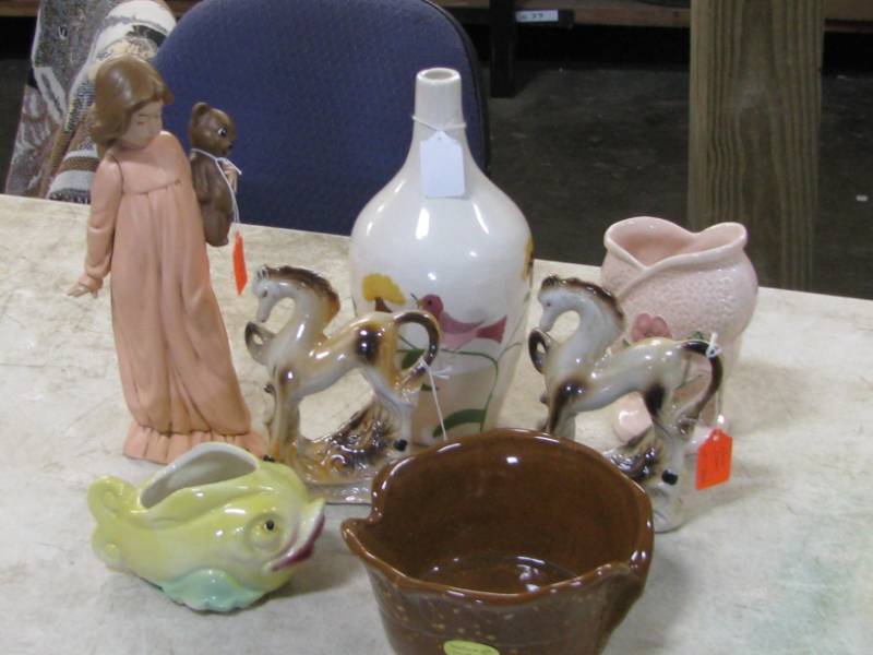 lot 5 image: Pottery