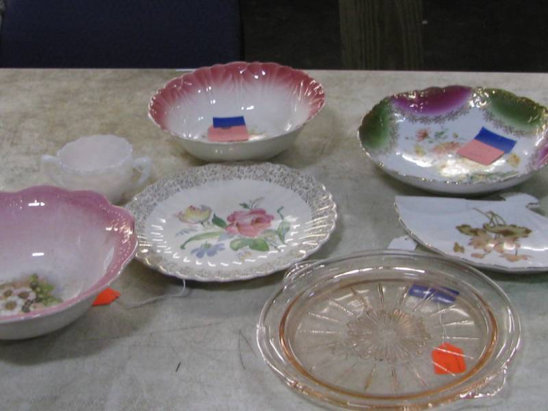 lot 8 image: Bowls & Plates