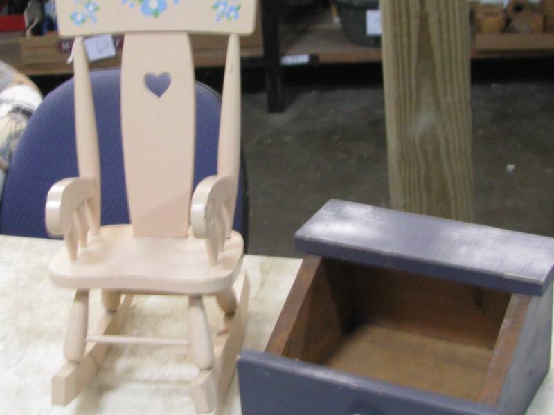 lot 11 image: Doll Rocker