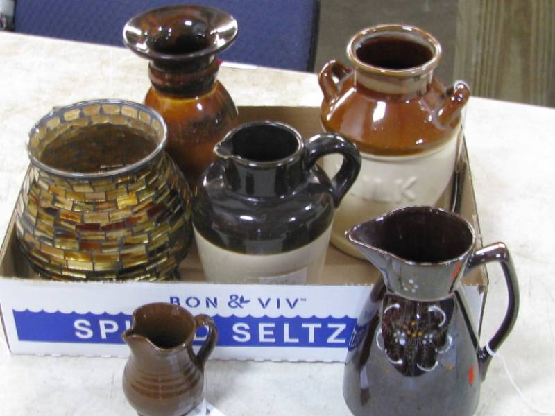 lot 12 image: Crockery