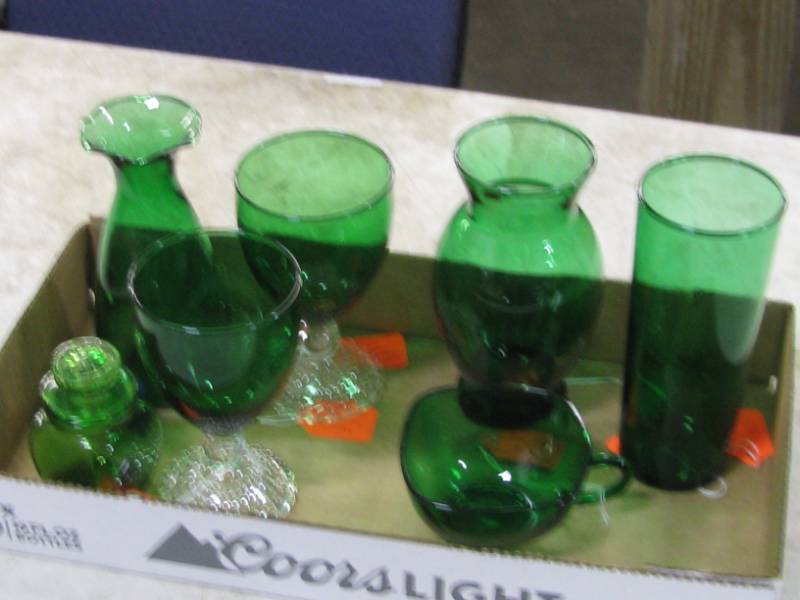 lot 14 image: Green Glassware