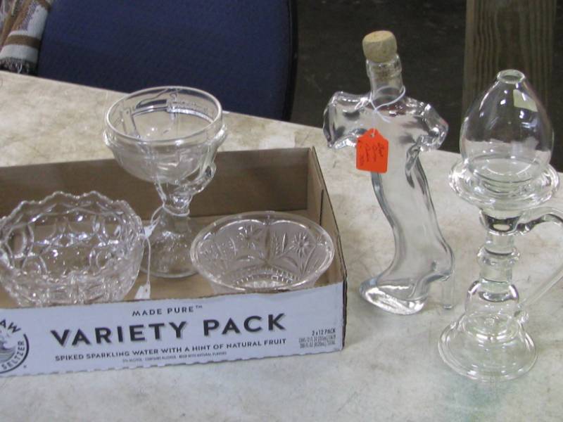 lot 15 image: Fancy Clear Glass