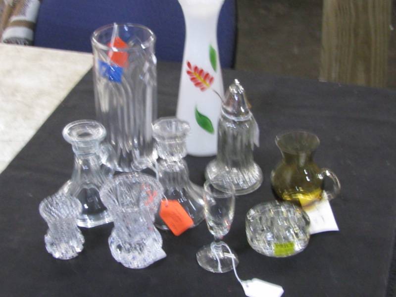 lot 16 image: Misc Glassware