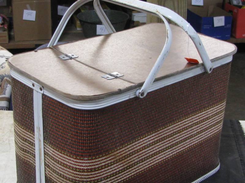 lot 22 image: Picnic Basket