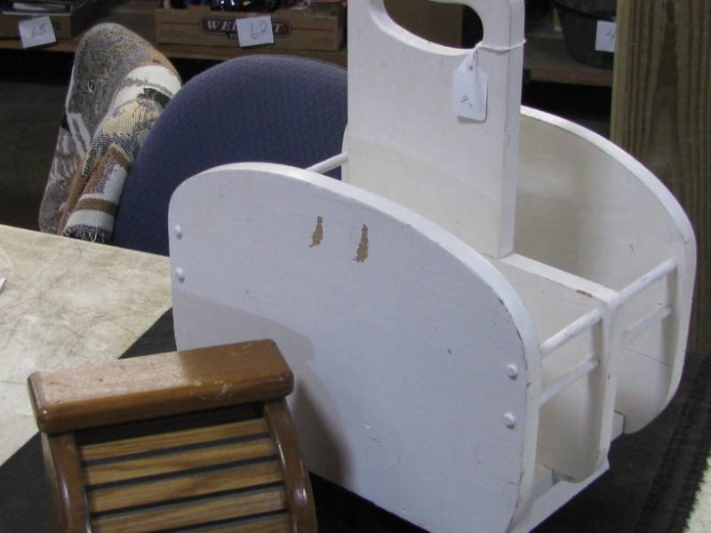 lot 26 image: Magazine Rack