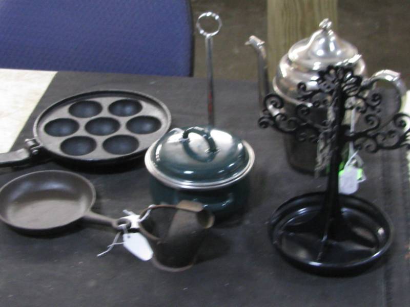 lot 46 image: Cast Iron