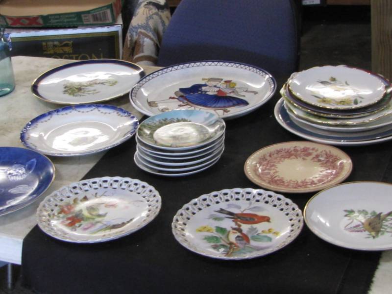lot 59 image: Decorative Plates