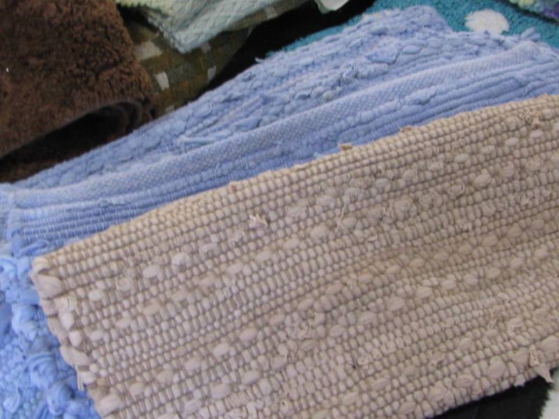 lot 61 image: Rugs