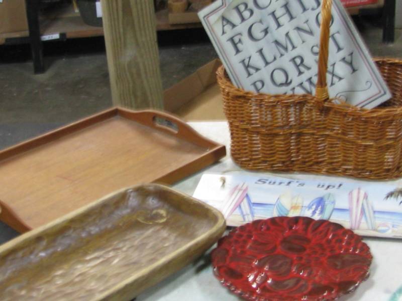 lot 77 image: Wood Items