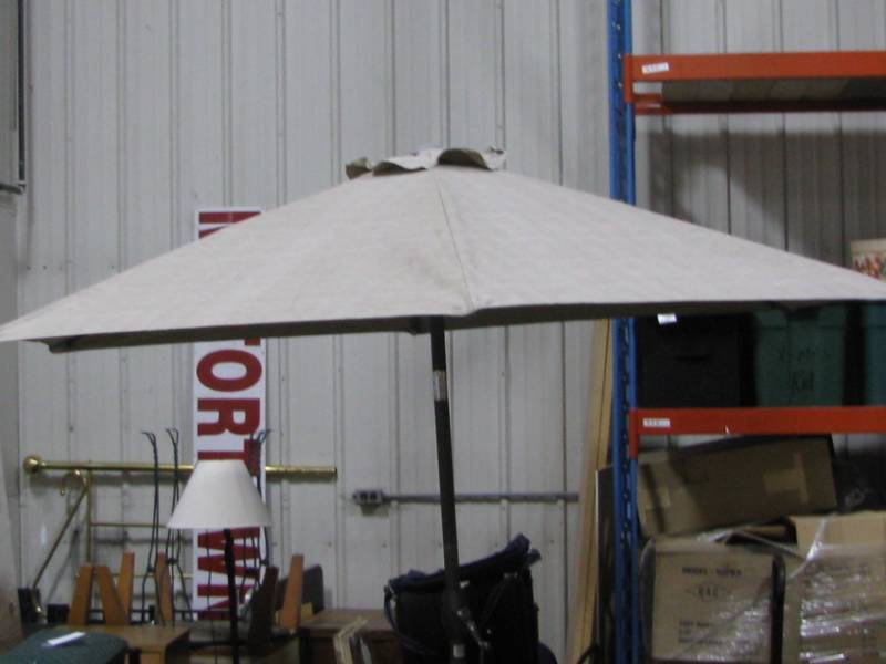 lot 84 image: Patio Table & Chairs