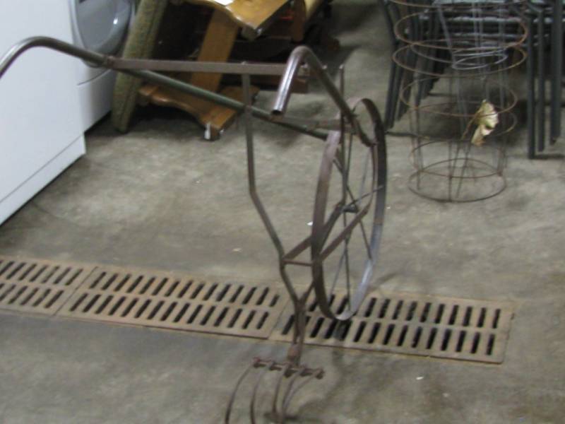 lot 86 image: Vintage Cultivator