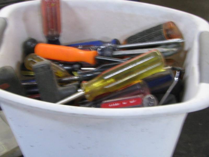 lot 97 image: Screw Drivers