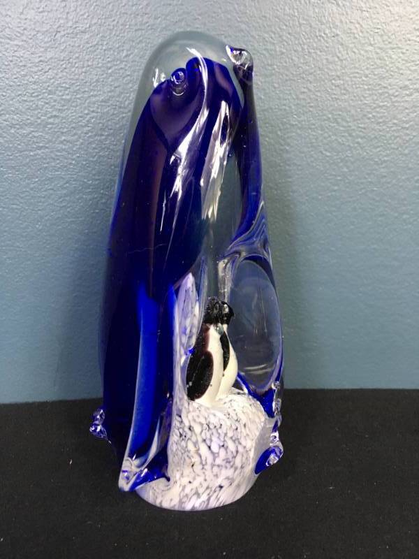 lot 67 image: Art Glass Penguin