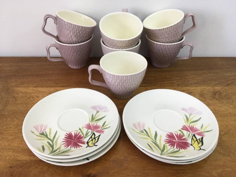 lot 78 image: Rare Red Wing Pink Spice Butterfly Dish