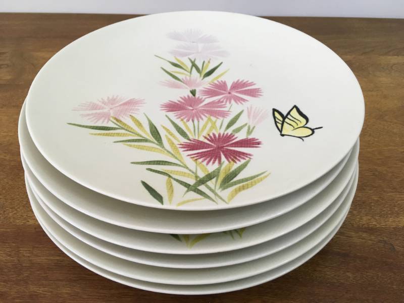 lot 82 image: Rare Red Wing Pink Spice Butterfly Dish