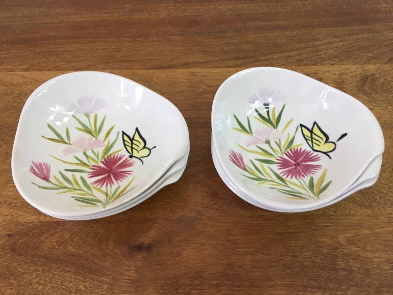 lot 84 image: Rare Red Wing Pink Spice Butterfly Dish