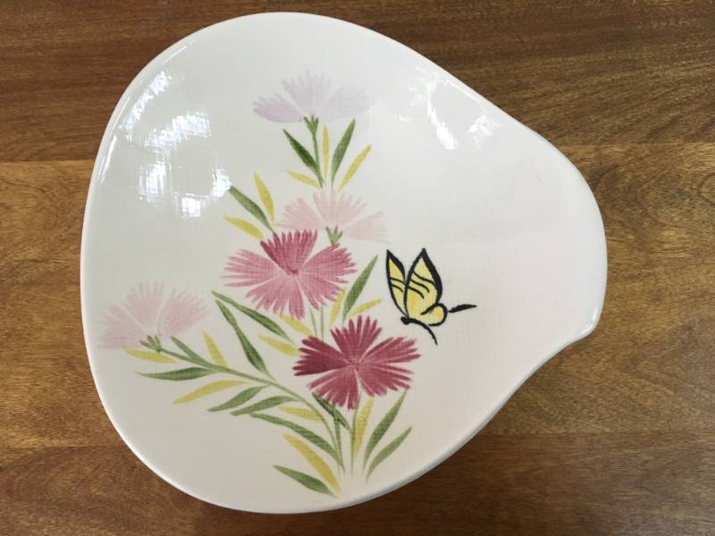 lot 86 image: Rare Red Wing Pink Spice Butterfly Dish