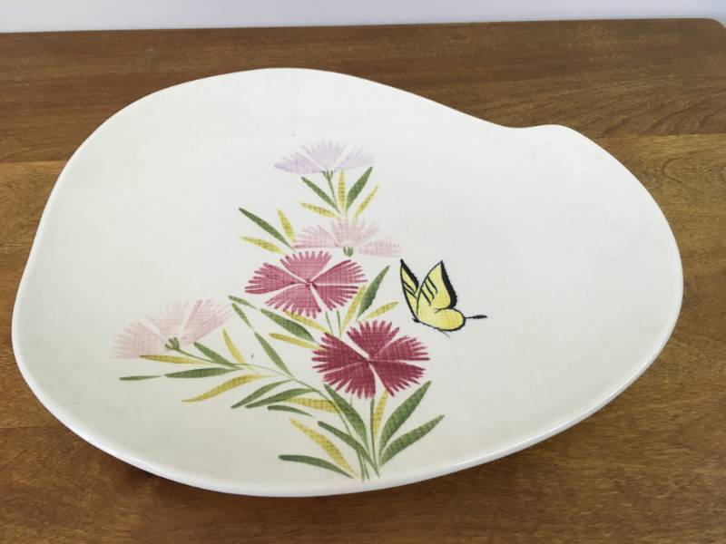 lot 95 image: Rare Red Wing Pink Spice Butterfly Dish