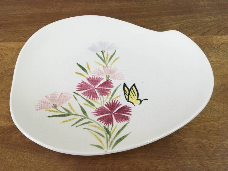 lot 96 image: Rare Red Wing Pink Spice Butterfly Dish