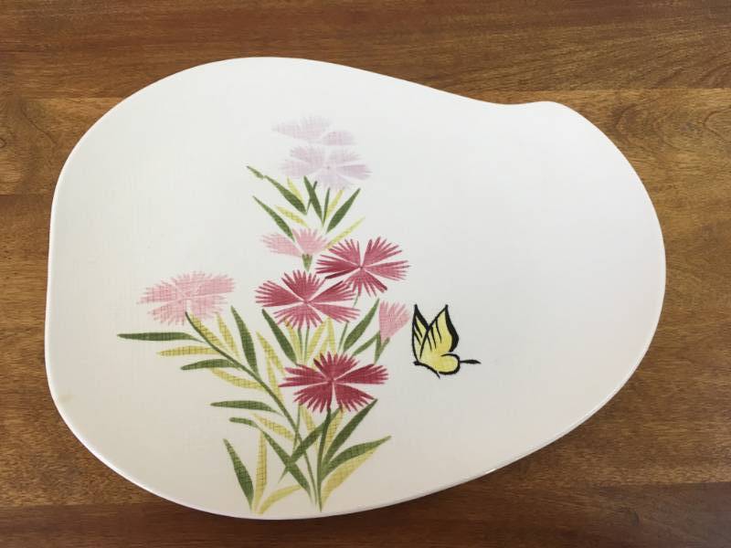 lot 97 image: Rare Red Wing Pink Spice Butterfly Dish