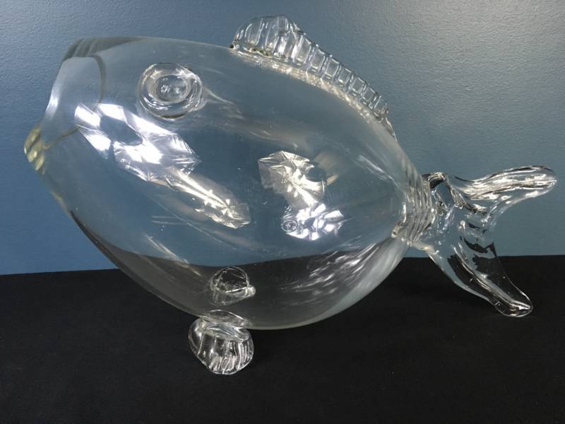 lot 117 image: Extra Large Glass Fish Container