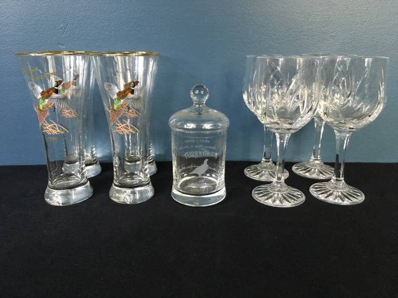 lot 120 image: Famous Grouse Scotch Whiskey Beer Glasses Sinded by Artist Jerry Raedeke