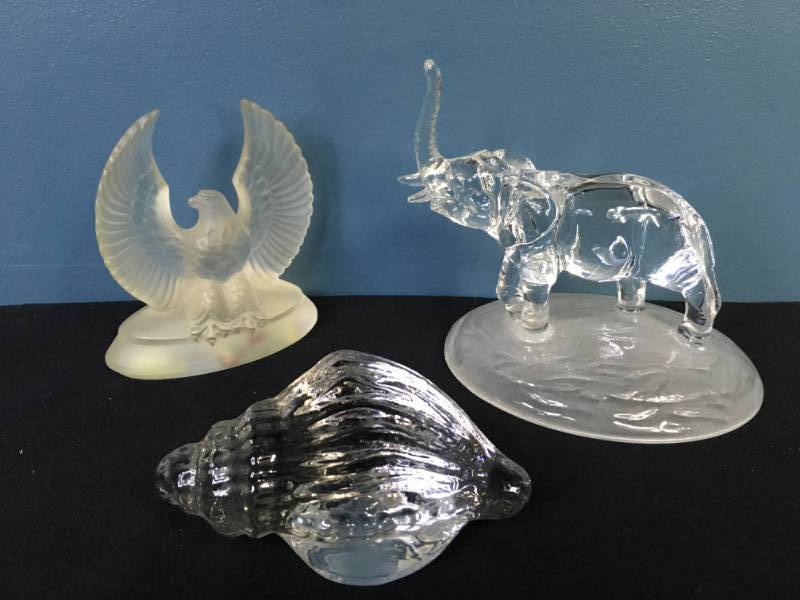 lot 122 image: Paper Weights