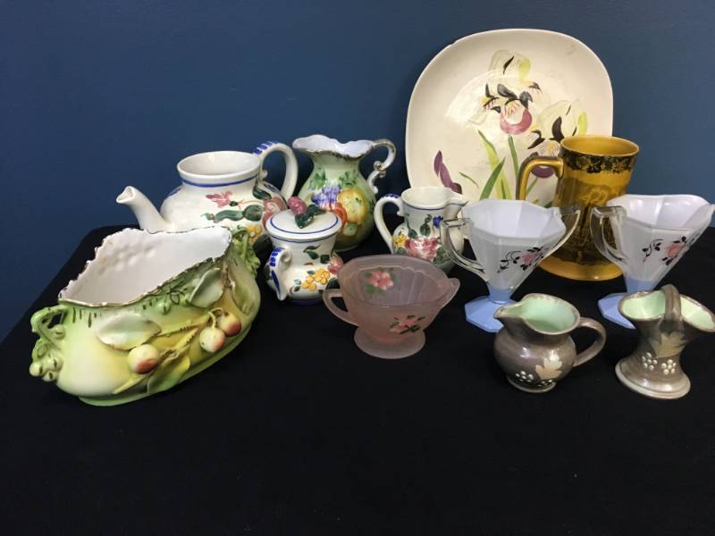 lot 146 image: Assorted Sugar & Creamers